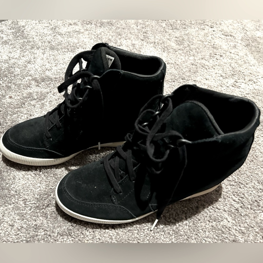 Women’s Sorel Black Wedge Boots/Shoes. Size 9.5